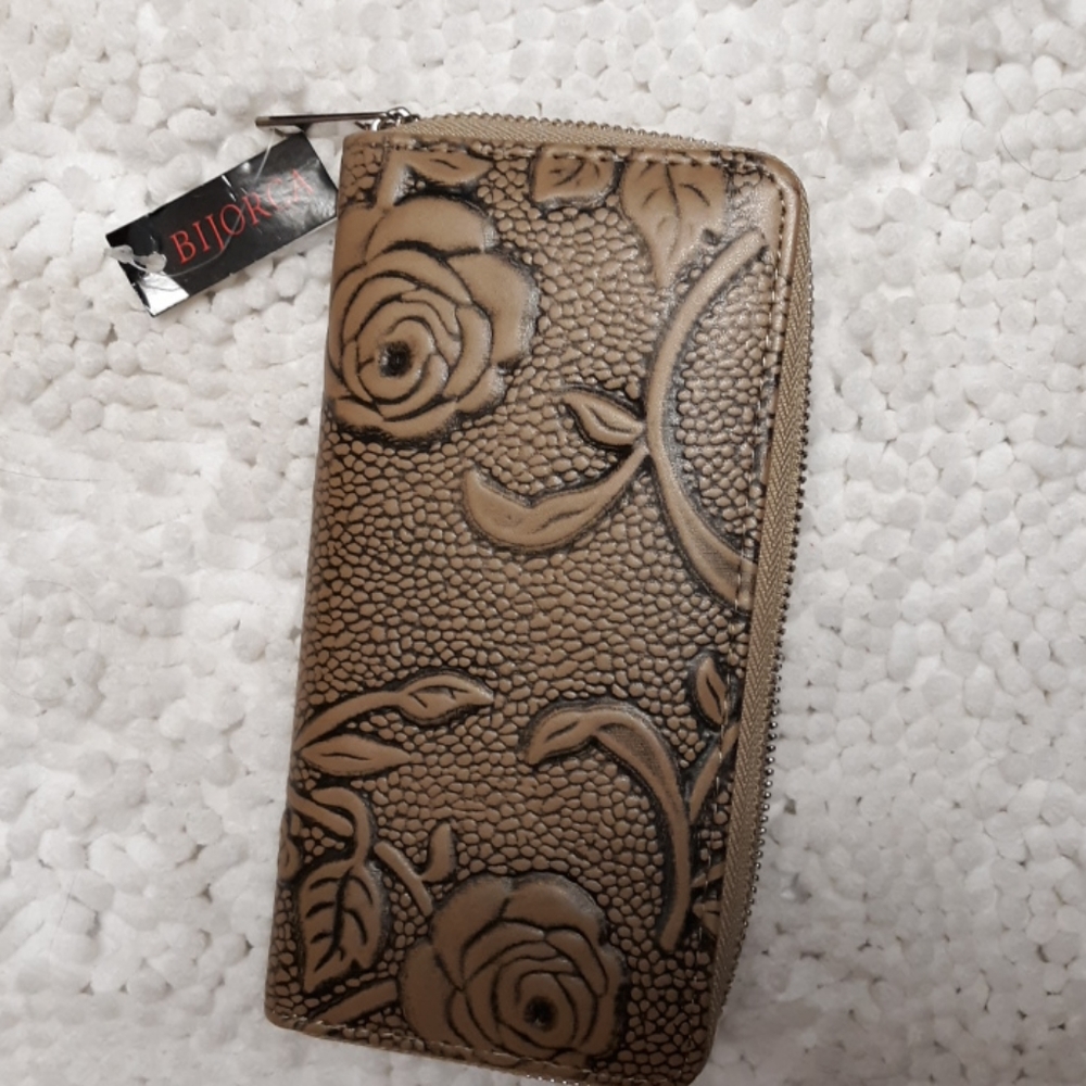 Tan Rose wallet